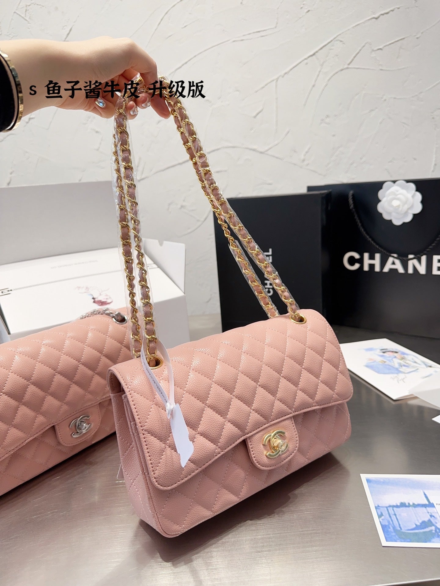 Chanel Mini CC Filigree Caviar Vanity Case (SHG-qVsozO) – LuxeDH