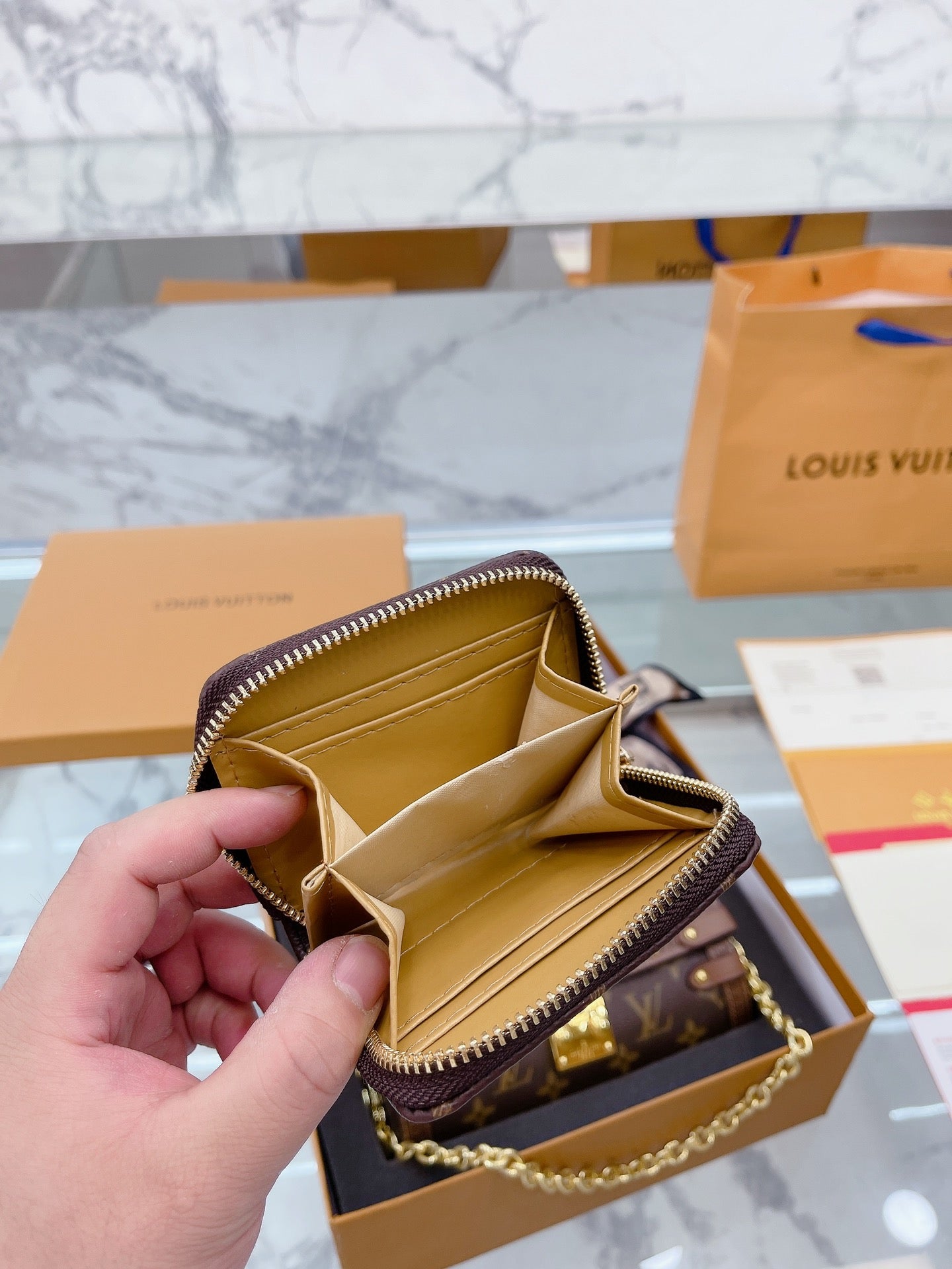 Shop Louis Vuitton 2022 SS Louis Vuitton VINYL BOX BAG by Bellaris